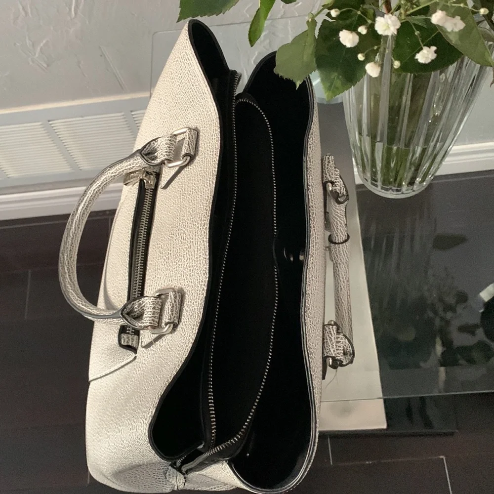 Colab Hand Bag - Picture 2 of 5